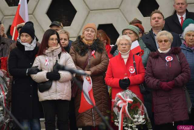 [WIDEO, DUŻO ZDJĘĆ] Przemarsz, salwa honorowa, wspólne śpiewanie. Obchody Święta Niepodległości w Strzegomiu