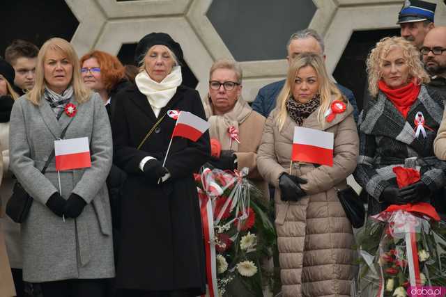 [WIDEO, DUŻO ZDJĘĆ] Przemarsz, salwa honorowa, wspólne śpiewanie. Obchody Święta Niepodległości w Strzegomiu