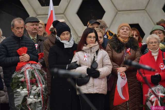 [WIDEO, DUŻO ZDJĘĆ] Przemarsz, salwa honorowa, wspólne śpiewanie. Obchody Święta Niepodległości w Strzegomiu