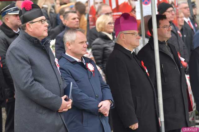 [WIDEO, DUŻO ZDJĘĆ] Przemarsz, salwa honorowa, wspólne śpiewanie. Obchody Święta Niepodległości w Strzegomiu