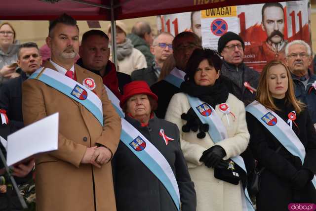 [WIDEO, DUŻO ZDJĘĆ] Przemarsz, salwa honorowa, wspólne śpiewanie. Obchody Święta Niepodległości w Strzegomiu