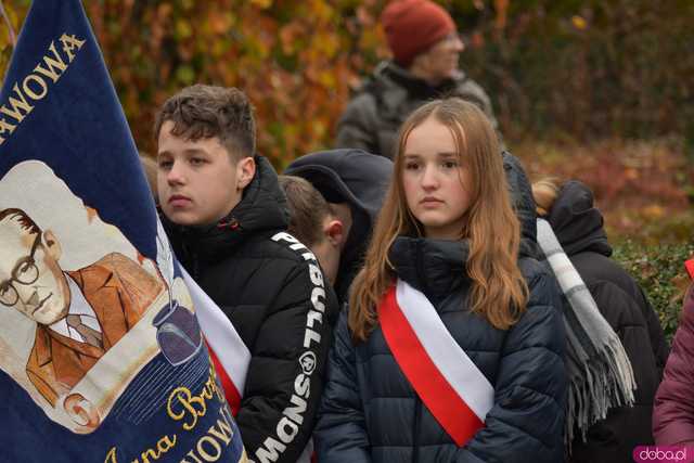 [WIDEO, DUŻO ZDJĘĆ] Przemarsz, salwa honorowa, wspólne śpiewanie. Obchody Święta Niepodległości w Strzegomiu