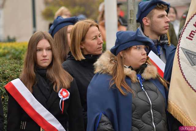 [WIDEO, DUŻO ZDJĘĆ] Przemarsz, salwa honorowa, wspólne śpiewanie. Obchody Święta Niepodległości w Strzegomiu