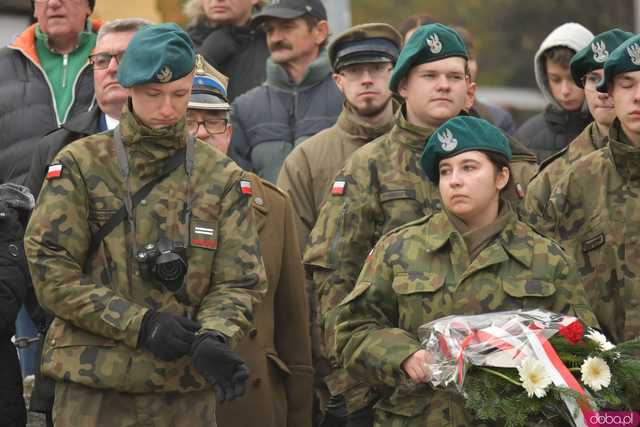 [WIDEO, DUŻO ZDJĘĆ] Przemarsz, salwa honorowa, wspólne śpiewanie. Obchody Święta Niepodległości w Strzegomiu