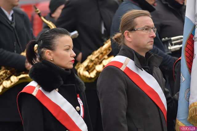 [WIDEO, DUŻO ZDJĘĆ] Przemarsz, salwa honorowa, wspólne śpiewanie. Obchody Święta Niepodległości w Strzegomiu