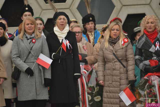 [WIDEO, DUŻO ZDJĘĆ] Przemarsz, salwa honorowa, wspólne śpiewanie. Obchody Święta Niepodległości w Strzegomiu