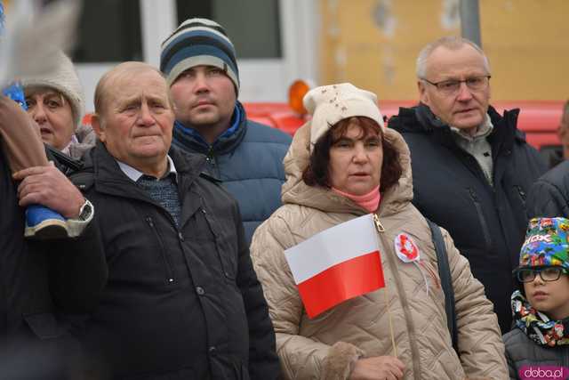 [WIDEO, DUŻO ZDJĘĆ] Przemarsz, salwa honorowa, wspólne śpiewanie. Obchody Święta Niepodległości w Strzegomiu