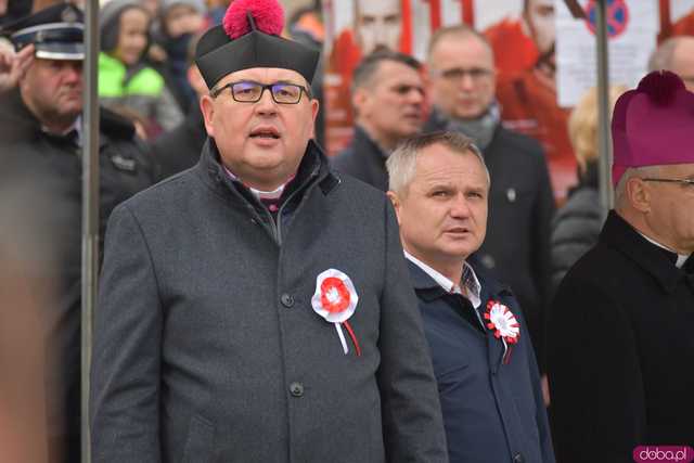 [WIDEO, DUŻO ZDJĘĆ] Przemarsz, salwa honorowa, wspólne śpiewanie. Obchody Święta Niepodległości w Strzegomiu