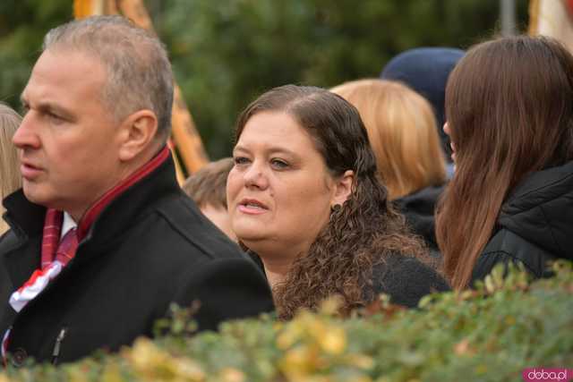 [WIDEO, DUŻO ZDJĘĆ] Przemarsz, salwa honorowa, wspólne śpiewanie. Obchody Święta Niepodległości w Strzegomiu