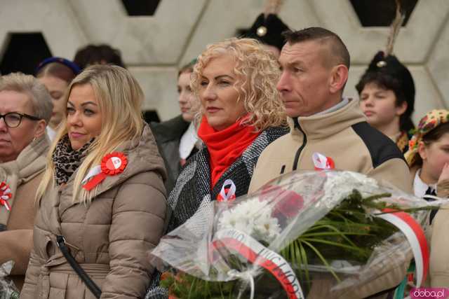 [WIDEO, DUŻO ZDJĘĆ] Przemarsz, salwa honorowa, wspólne śpiewanie. Obchody Święta Niepodległości w Strzegomiu
