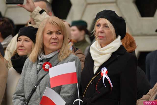 [WIDEO, DUŻO ZDJĘĆ] Przemarsz, salwa honorowa, wspólne śpiewanie. Obchody Święta Niepodległości w Strzegomiu