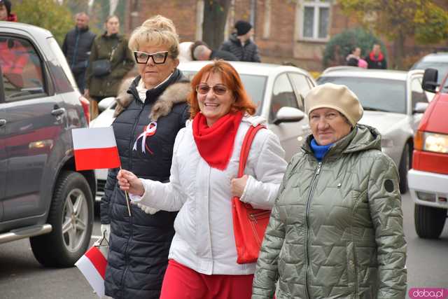 [WIDEO, DUŻO ZDJĘĆ] Przemarsz, salwa honorowa, wspólne śpiewanie. Obchody Święta Niepodległości w Strzegomiu