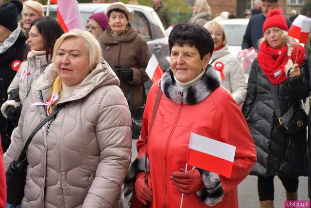[WIDEO, DUŻO ZDJĘĆ] Przemarsz, salwa honorowa, wspólne śpiewanie. Obchody Święta Niepodległości w Strzegomiu