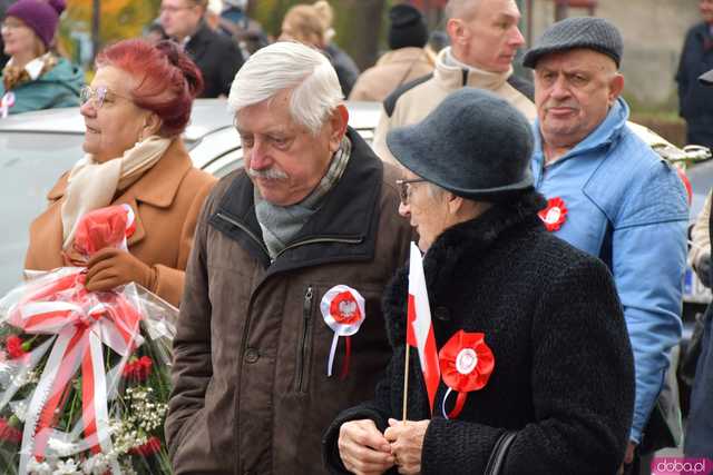 [WIDEO, DUŻO ZDJĘĆ] Przemarsz, salwa honorowa, wspólne śpiewanie. Obchody Święta Niepodległości w Strzegomiu