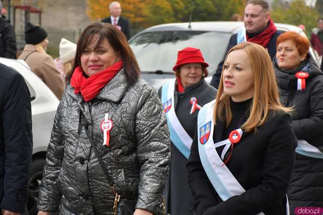 [WIDEO, DUŻO ZDJĘĆ] Przemarsz, salwa honorowa, wspólne śpiewanie. Obchody Święta Niepodległości w Strzegomiu