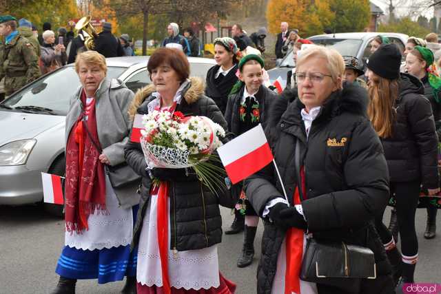 [WIDEO, DUŻO ZDJĘĆ] Przemarsz, salwa honorowa, wspólne śpiewanie. Obchody Święta Niepodległości w Strzegomiu