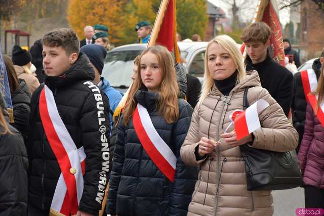 [WIDEO, DUŻO ZDJĘĆ] Przemarsz, salwa honorowa, wspólne śpiewanie. Obchody Święta Niepodległości w Strzegomiu