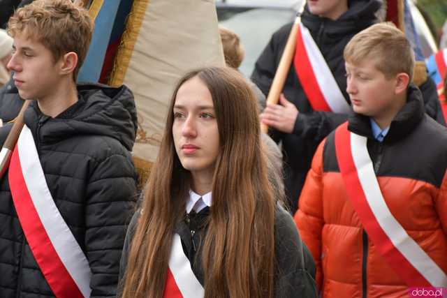 [WIDEO, DUŻO ZDJĘĆ] Przemarsz, salwa honorowa, wspólne śpiewanie. Obchody Święta Niepodległości w Strzegomiu