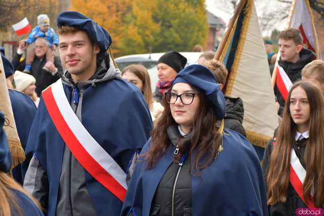 [WIDEO, DUŻO ZDJĘĆ] Przemarsz, salwa honorowa, wspólne śpiewanie. Obchody Święta Niepodległości w Strzegomiu