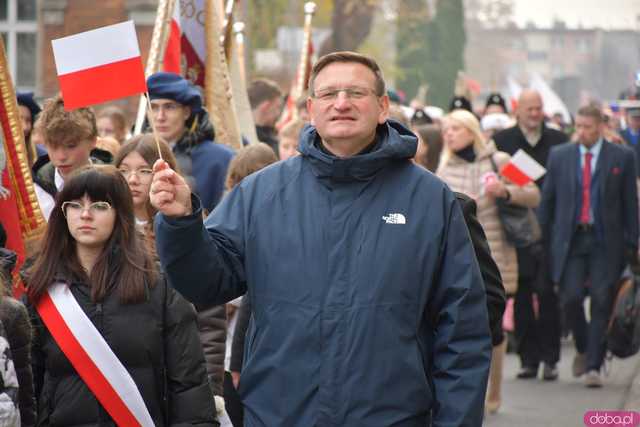 [WIDEO, DUŻO ZDJĘĆ] Przemarsz, salwa honorowa, wspólne śpiewanie. Obchody Święta Niepodległości w Strzegomiu