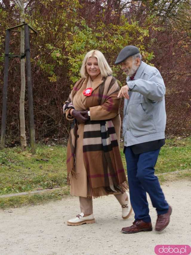 [FOTO] Na Alei Goplany odsłonięto 41 nowych tabliczek. Poświęcone są Zasłużonym dla Miasta i jego Honorowym Obywatelom