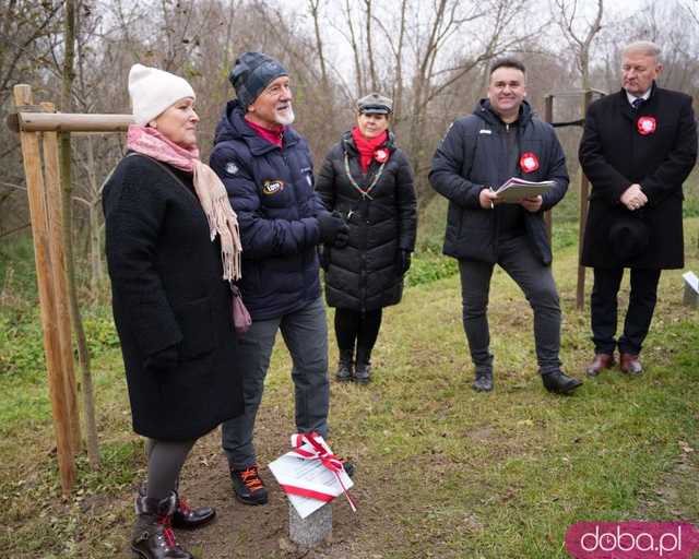 [FOTO] Na Alei Goplany odsłonięto 41 nowych tabliczek. Poświęcone są Zasłużonym dla Miasta i jego Honorowym Obywatelom