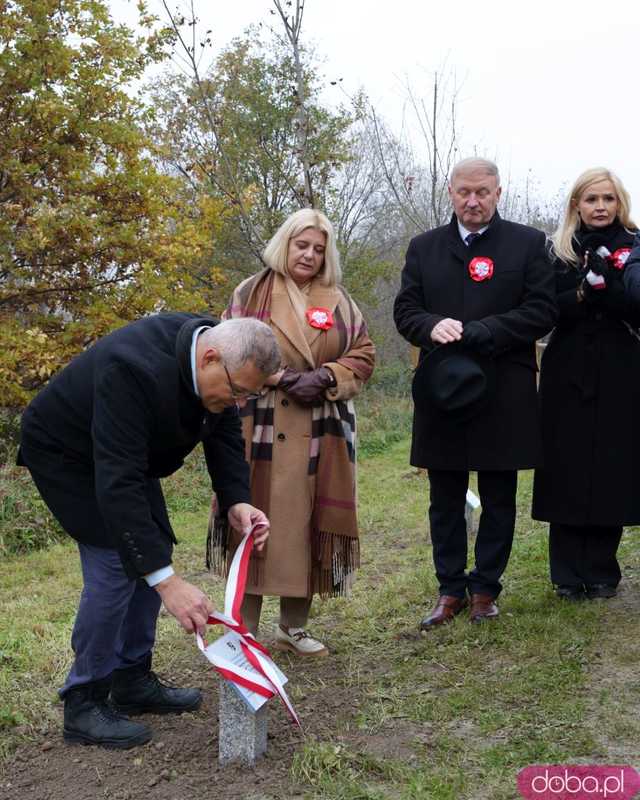 [FOTO] Na Alei Goplany odsłonięto 41 nowych tabliczek. Poświęcone są Zasłużonym dla Miasta i jego Honorowym Obywatelom