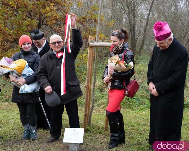 [FOTO] Na Alei Goplany odsłonięto 41 nowych tabliczek. Poświęcone są Zasłużonym dla Miasta i jego Honorowym Obywatelom