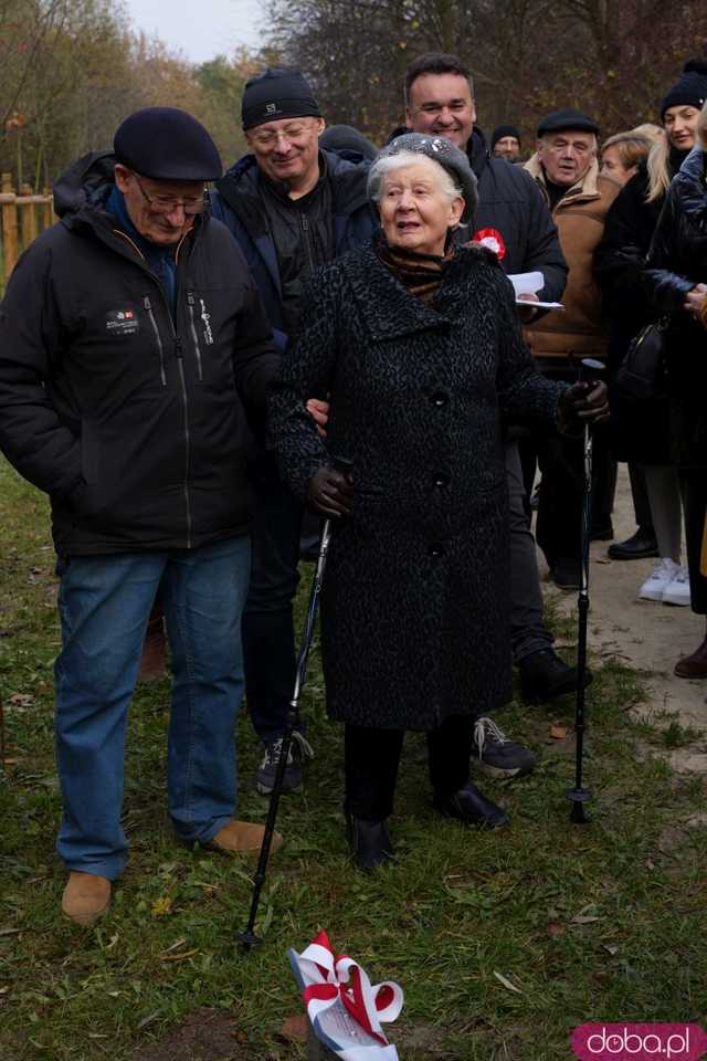 [FOTO] Na Alei Goplany odsłonięto 41 nowych tabliczek. Poświęcone są Zasłużonym dla Miasta i jego Honorowym Obywatelom