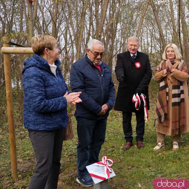 [FOTO] Na Alei Goplany odsłonięto 41 nowych tabliczek. Poświęcone są Zasłużonym dla Miasta i jego Honorowym Obywatelom