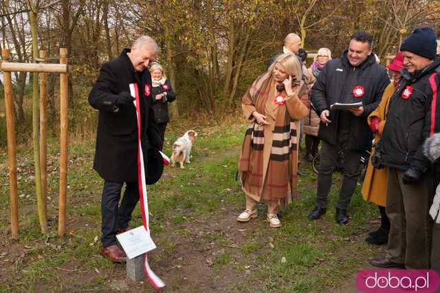 [FOTO] Na Alei Goplany odsłonięto 41 nowych tabliczek. Poświęcone są Zasłużonym dla Miasta i jego Honorowym Obywatelom