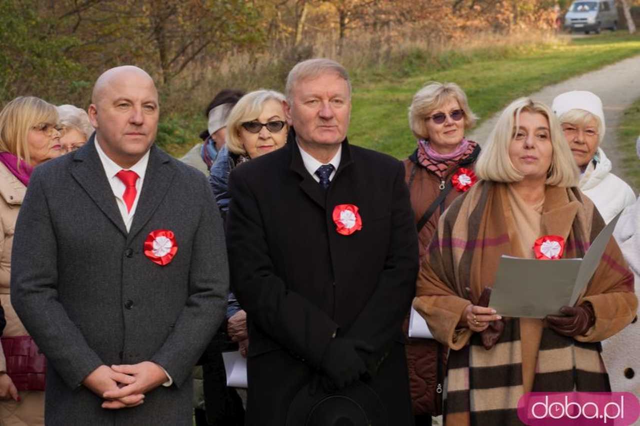 [FOTO] Na Alei Goplany odsłonięto 41 nowych tabliczek. Poświęcone są Zasłużonym dla Miasta i jego Honorowym Obywatelom
