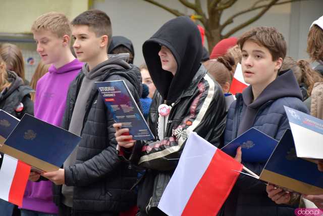 [FOTO] Wspólnie odczytali utwór Fredry, aby uczcić 106. rocznicę odzyskania niepodległości