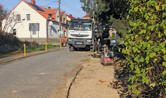 [FOTO] Trwa budowa chodnika w Borowie