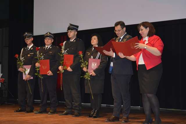 [FOTO] Wręczenie nagród dla zasłużonych dla gminy i koncert Krystyny Giżowskiej na zakończenie obchodów Święta Niepodległości