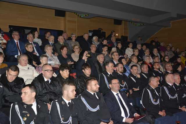 [FOTO] Wręczenie nagród dla zasłużonych dla gminy i koncert Krystyny Giżowskiej na zakończenie obchodów Święta Niepodległości