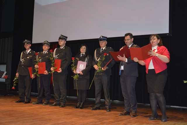 [FOTO] Wręczenie nagród dla zasłużonych dla gminy i koncert Krystyny Giżowskiej na zakończenie obchodów Święta Niepodległości