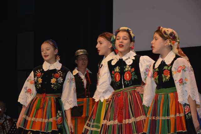 [FOTO] Wręczenie nagród dla zasłużonych dla gminy i koncert Krystyny Giżowskiej na zakończenie obchodów Święta Niepodległości