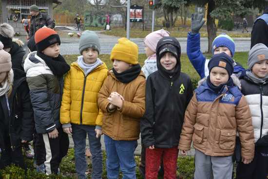 [FOTO] Zebrali się, aby zasadzić żonkile. Za nami społeczna akcja w Strzegomiu