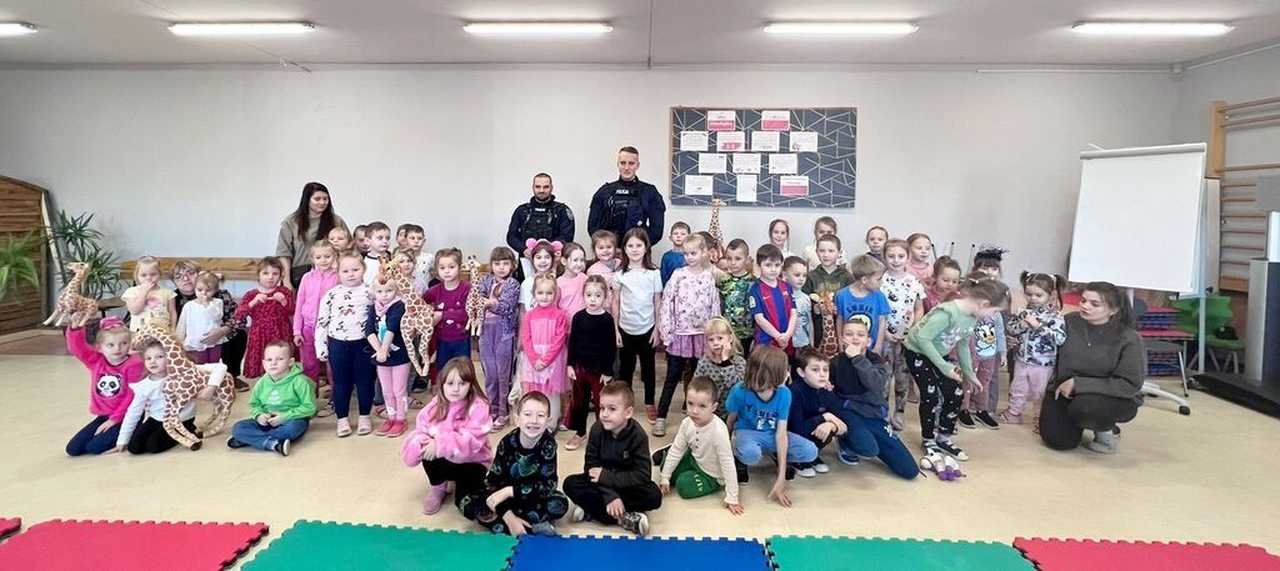 [FOTO] Szkoła Podstawowa w Zastrużu gościła funkcjonariuszy policji