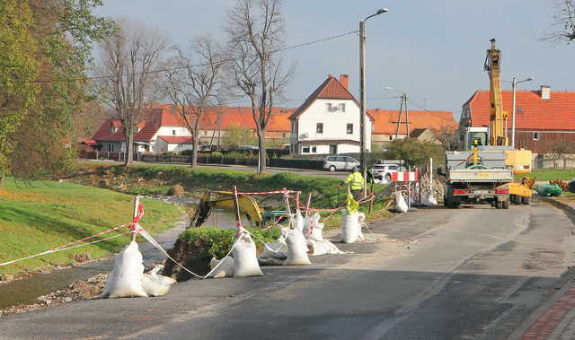 Trwa naprawa drogi w Kłaczynie