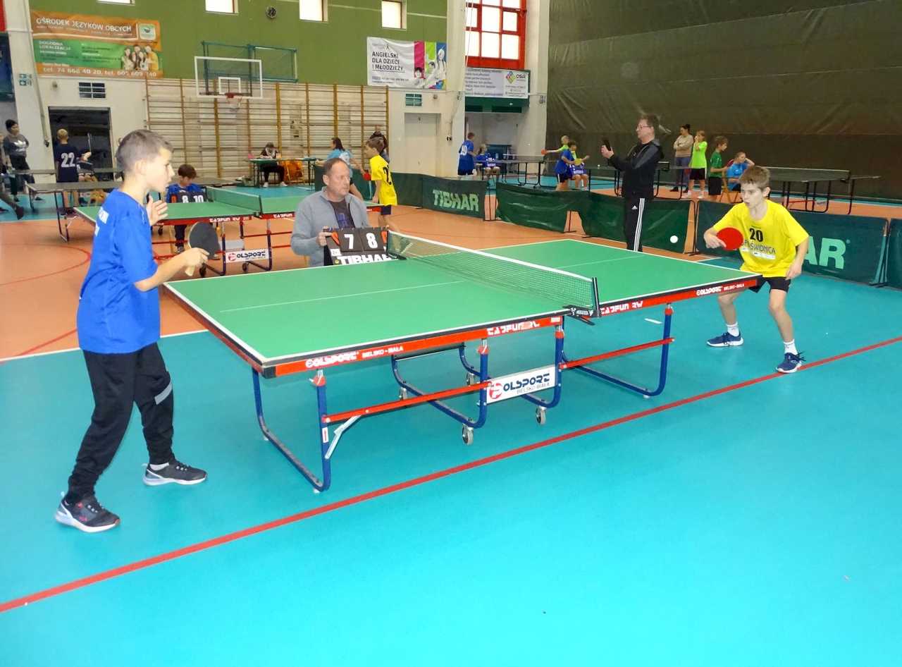 [FOTO] Piąto- i szóstoklasiści rywalizowali w turnieju tenisa stołowego