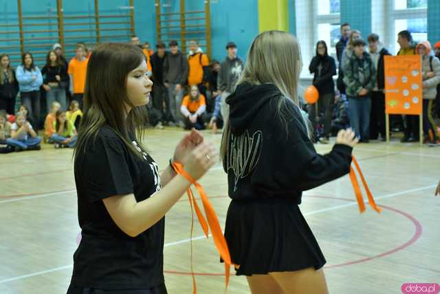 [WIDEO/FOTO] Wspólnie przemaszerowali i wystąpili przeciwko przemocy. Podsumowano kolejną edycję kampanii w Żarowie