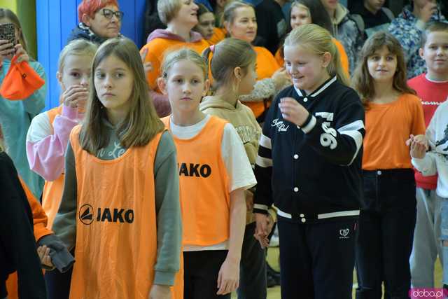 [WIDEO/FOTO] Wspólnie przemaszerowali i wystąpili przeciwko przemocy. Podsumowano kolejną edycję kampanii w Żarowie