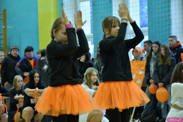 [WIDEO/FOTO] Wspólnie przemaszerowali i wystąpili przeciwko przemocy. Podsumowano kolejną edycję kampanii w Żarowie