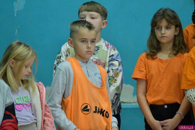 [WIDEO/FOTO] Wspólnie przemaszerowali i wystąpili przeciwko przemocy. Podsumowano kolejną edycję kampanii w Żarowie