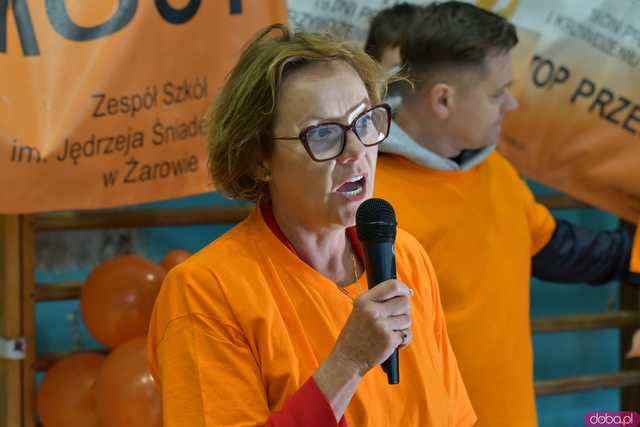 [WIDEO/FOTO] Wspólnie przemaszerowali i wystąpili przeciwko przemocy. Podsumowano kolejną edycję kampanii w Żarowie