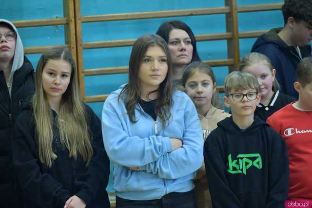[WIDEO/FOTO] Wspólnie przemaszerowali i wystąpili przeciwko przemocy. Podsumowano kolejną edycję kampanii w Żarowie