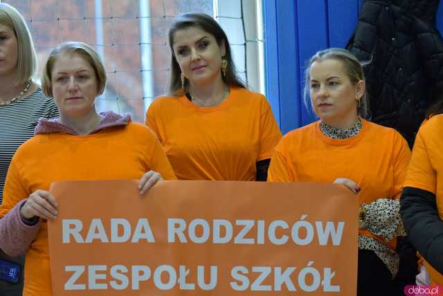 [WIDEO/FOTO] Wspólnie przemaszerowali i wystąpili przeciwko przemocy. Podsumowano kolejną edycję kampanii w Żarowie