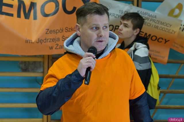 [WIDEO/FOTO] Wspólnie przemaszerowali i wystąpili przeciwko przemocy. Podsumowano kolejną edycję kampanii w Żarowie